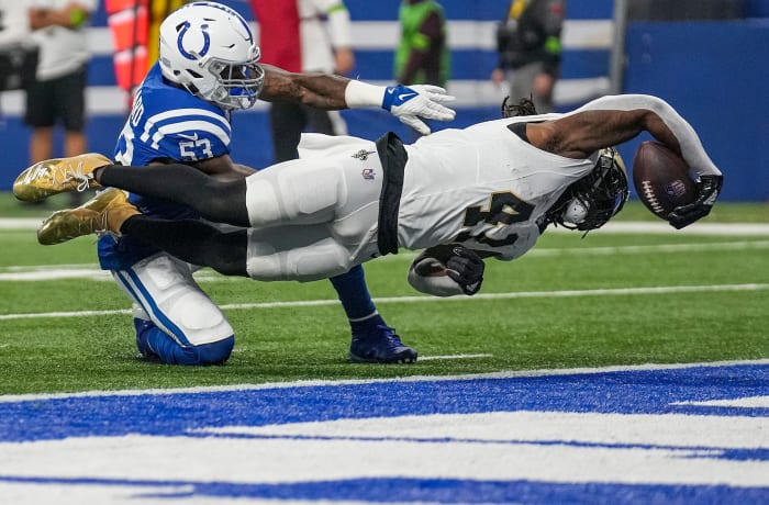 New Orleans Saints running back Alvin Kamara (41) dives for a touchdown